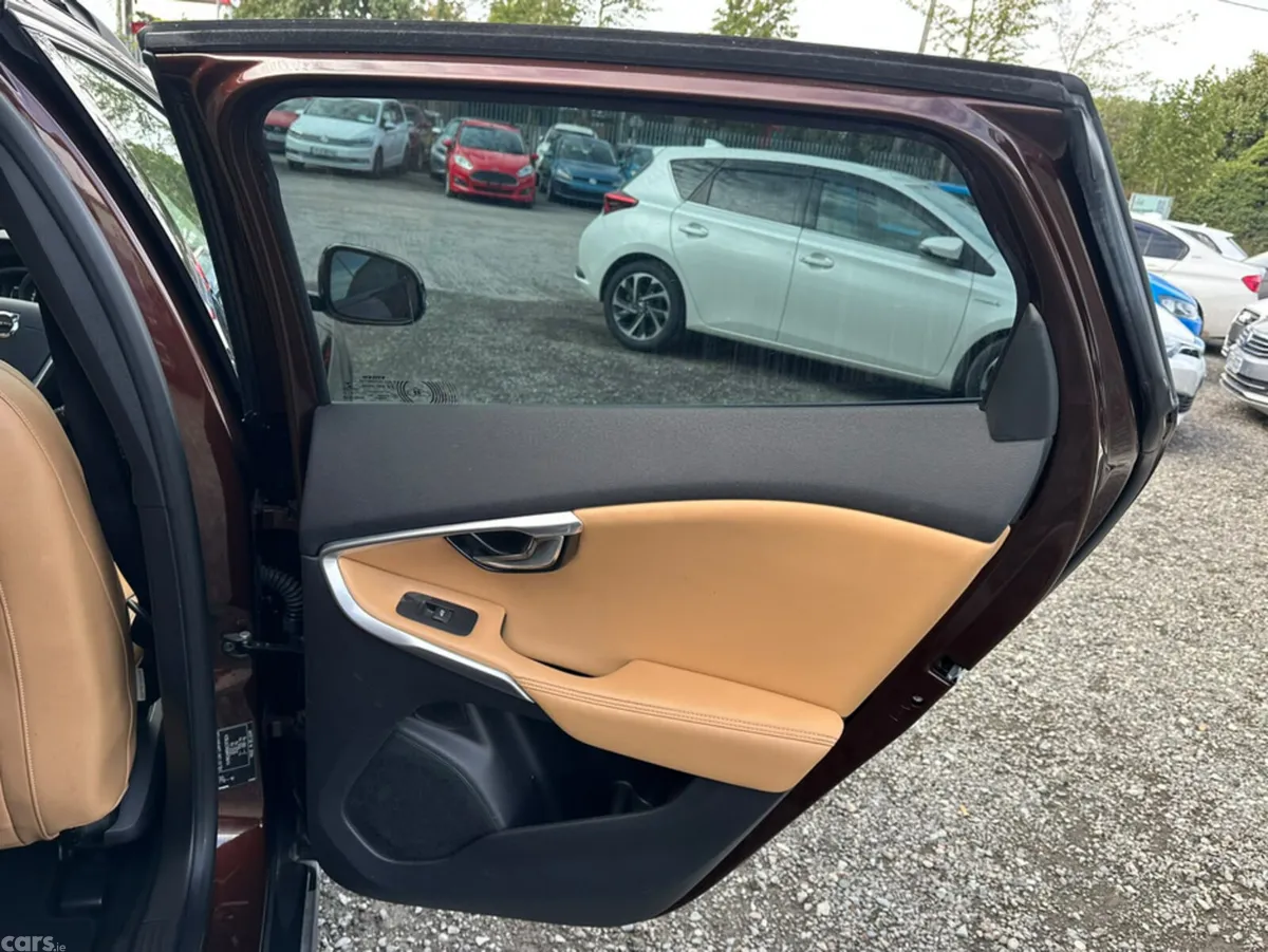 Volvo V40 Hatchback, Diesel, 2018, Brown
