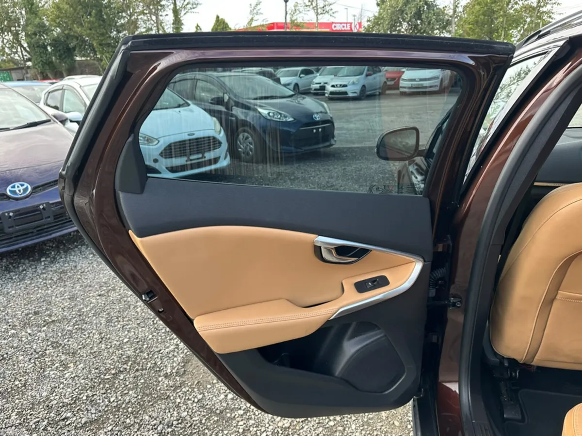 Volvo V40 Hatchback, Diesel, 2018, Brown