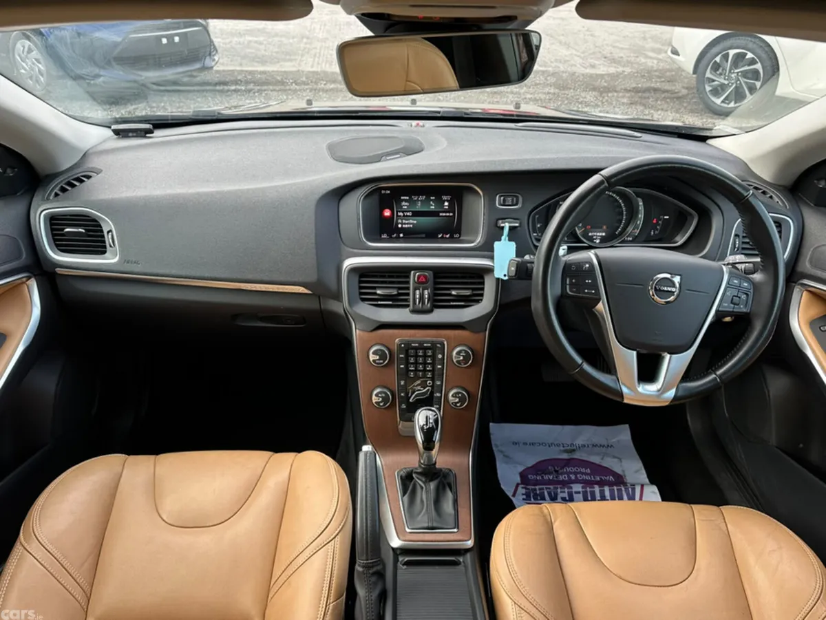 Volvo V40 Hatchback, Diesel, 2018, Brown