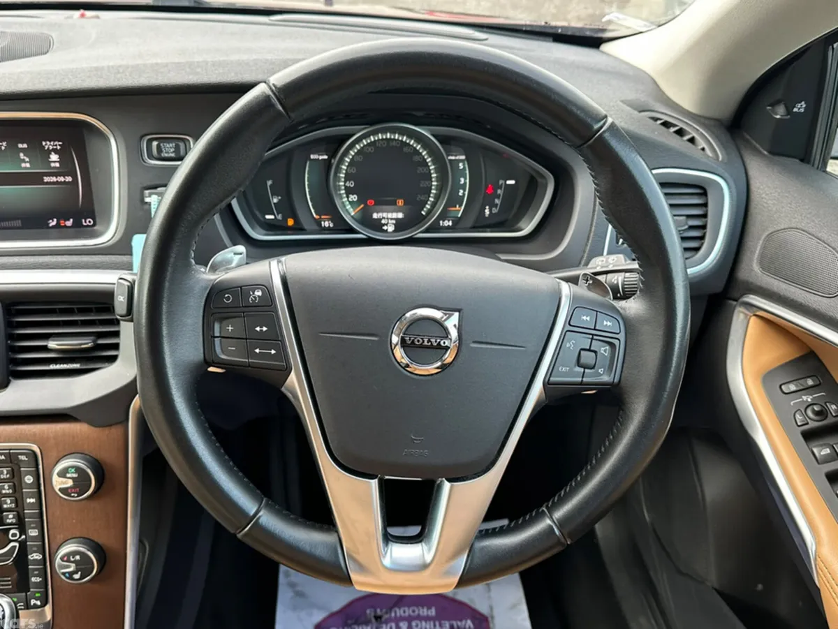 Volvo V40 Hatchback, Diesel, 2018, Brown