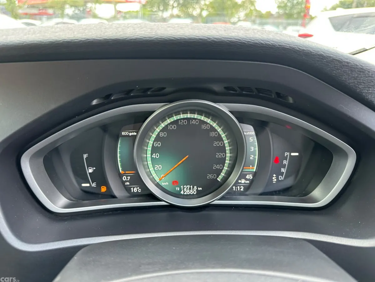 Volvo V40 Hatchback, Diesel, 2018, Brown