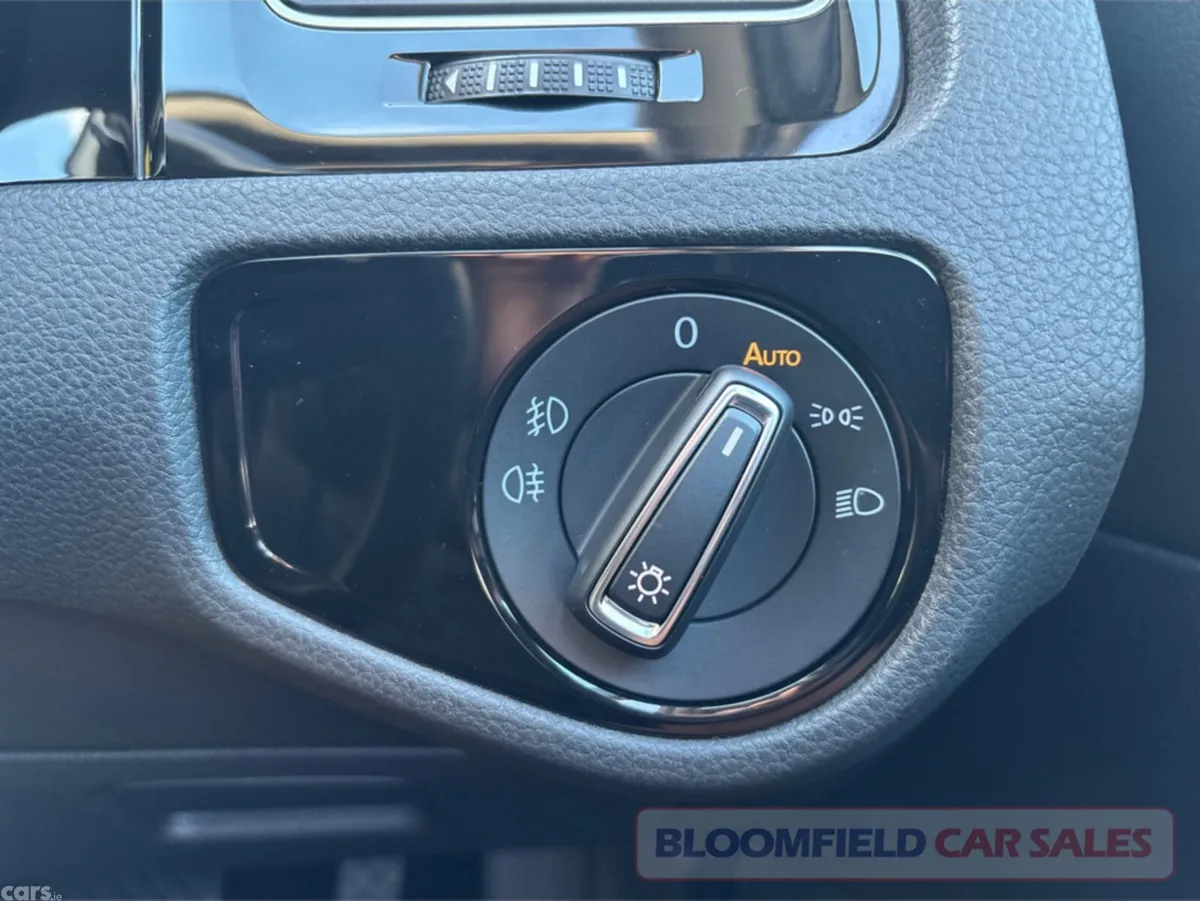 Volkswagen Golf Hatchback, Petrol, 2018, Silver