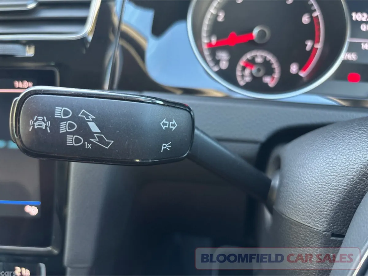Volkswagen Golf Hatchback, Petrol, 2018, Silver
