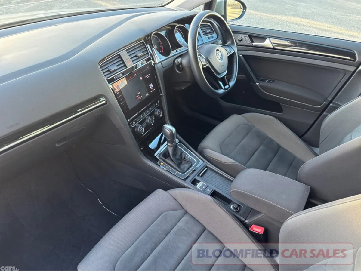 Volkswagen Golf Hatchback, Petrol, 2018, Silver