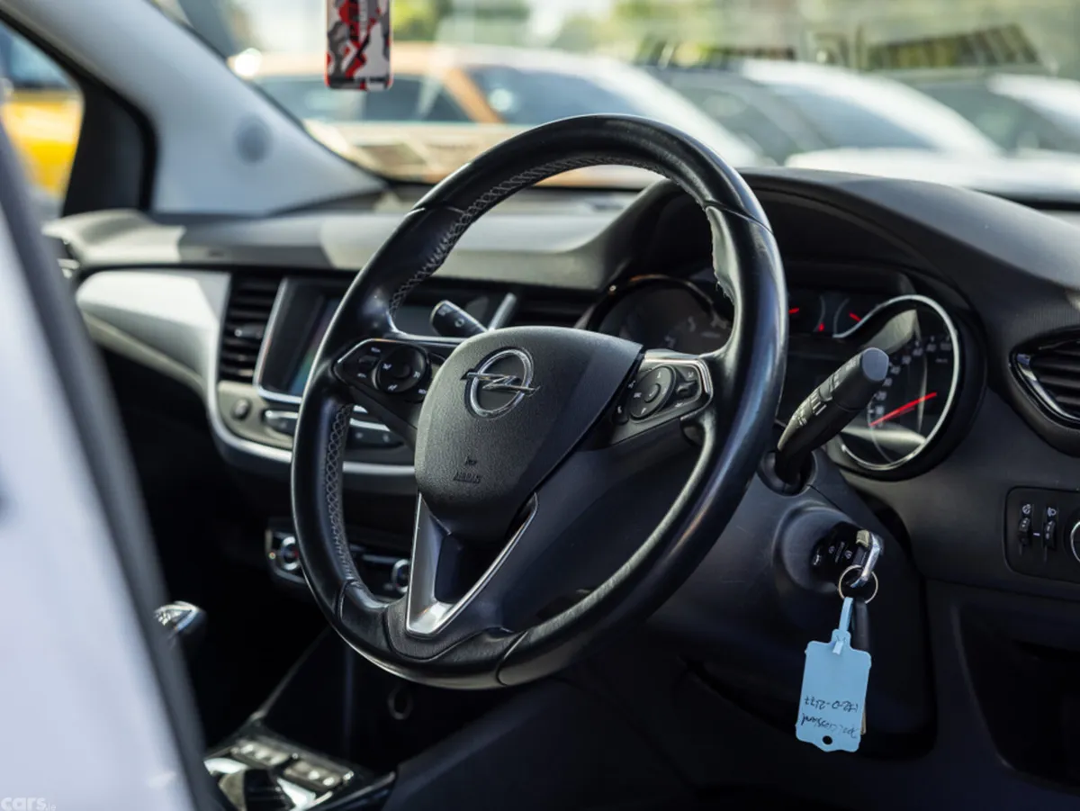 Opel Crossland X MPV, Petrol, 2017, White