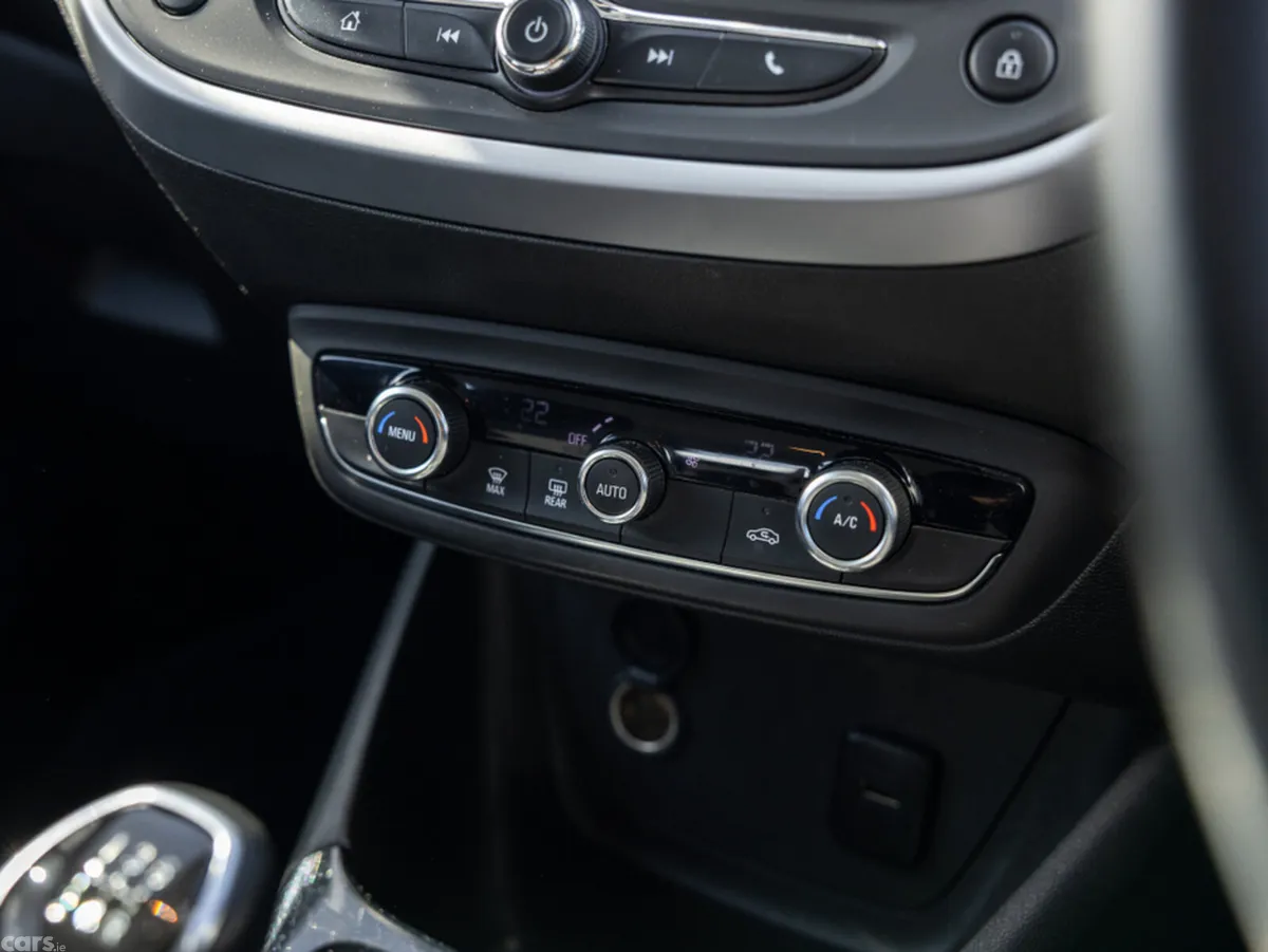 Opel Crossland X MPV, Petrol, 2017, White