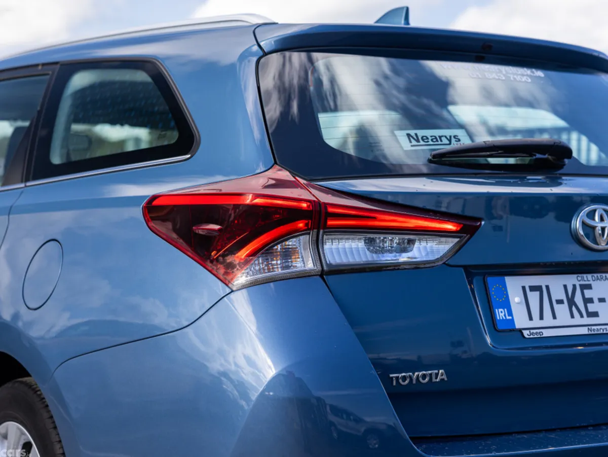 Toyota Auris Estate, Diesel, 2017, Blue