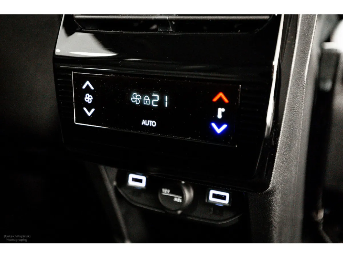 Peugeot 5008 SUV, Petrol, 2026, White