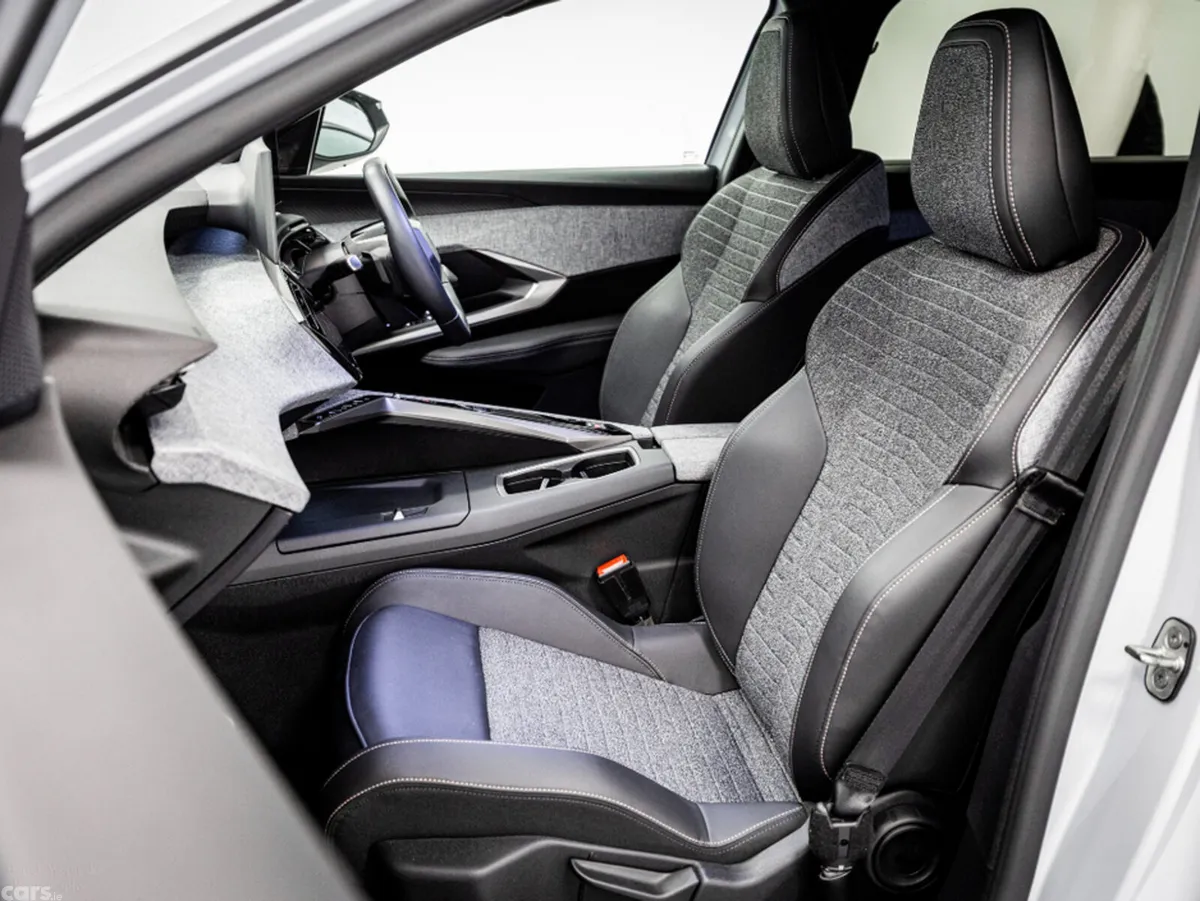Peugeot 5008 SUV, Petrol, 2026, White