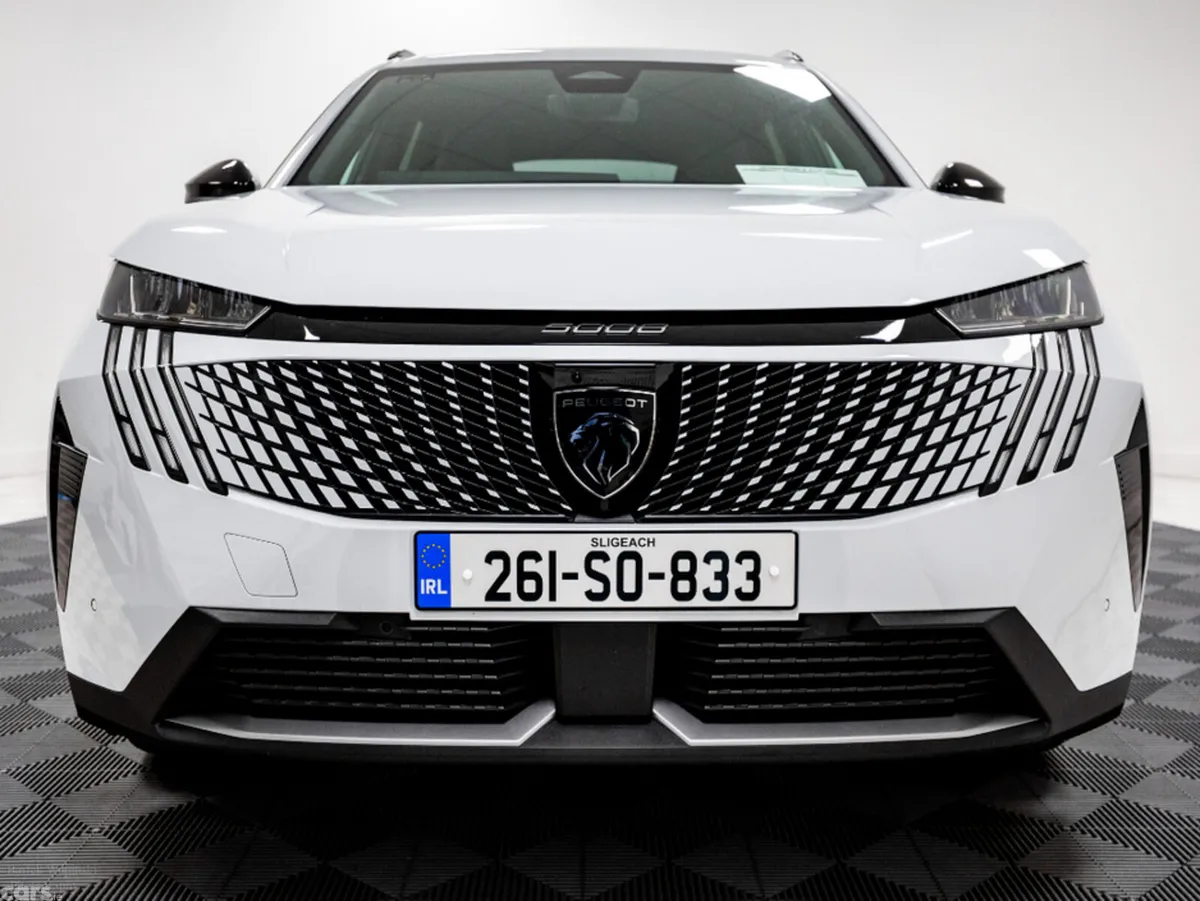 Peugeot 5008 SUV, Petrol, 2026, White