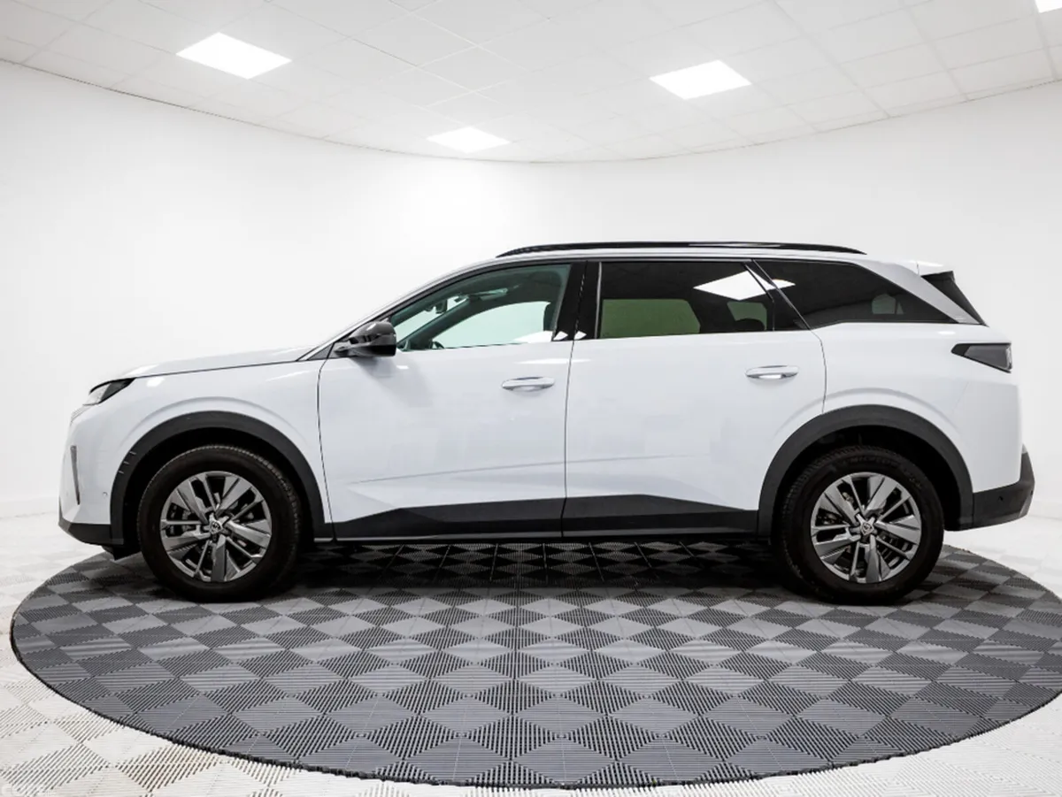 Peugeot 5008 SUV, Petrol, 2026, White