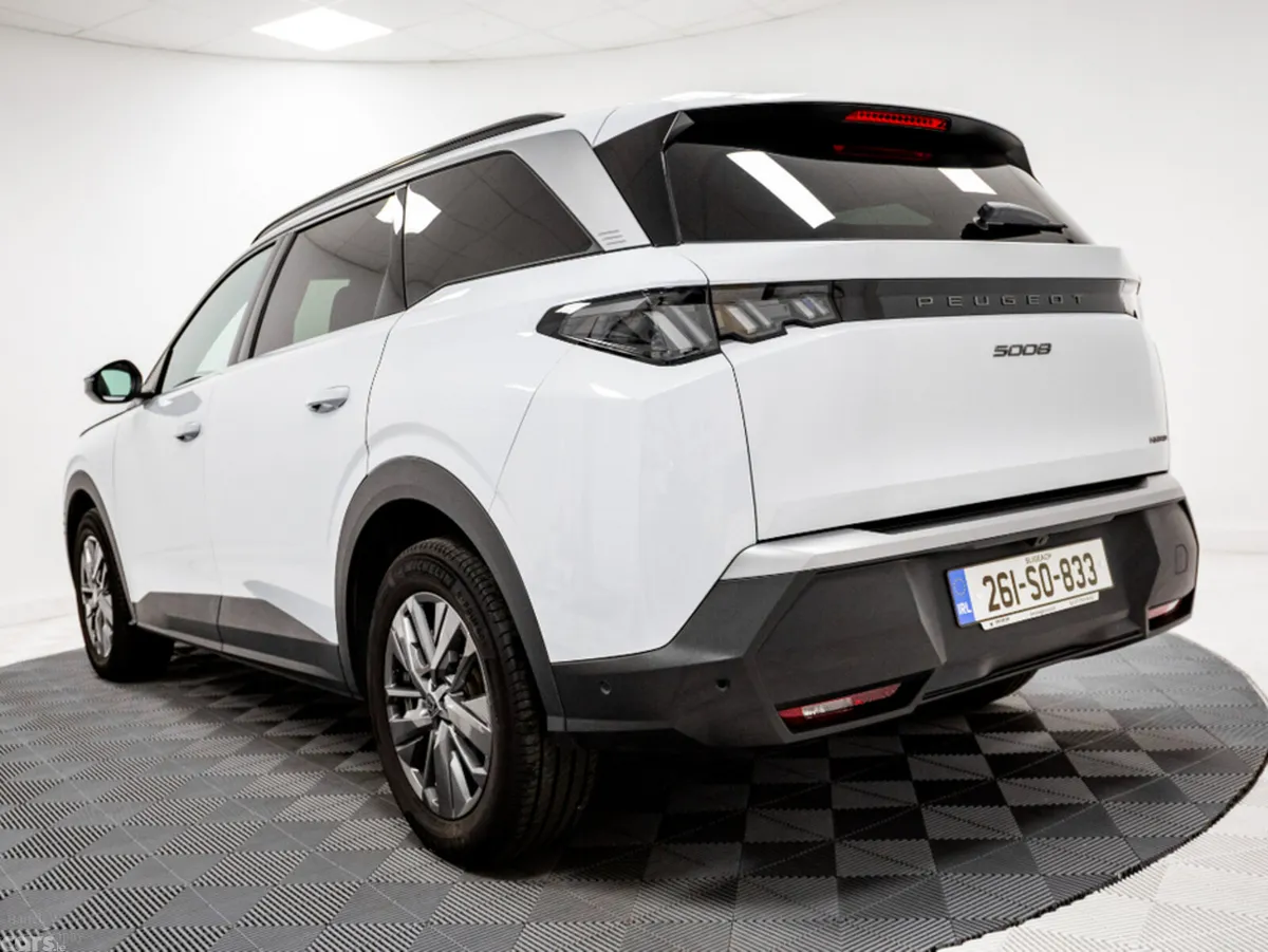Peugeot 5008 SUV, Petrol, 2026, White