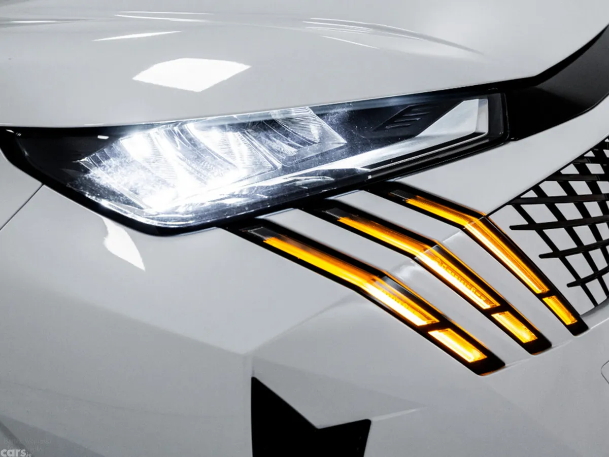 Peugeot 5008 SUV, Petrol, 2026, White