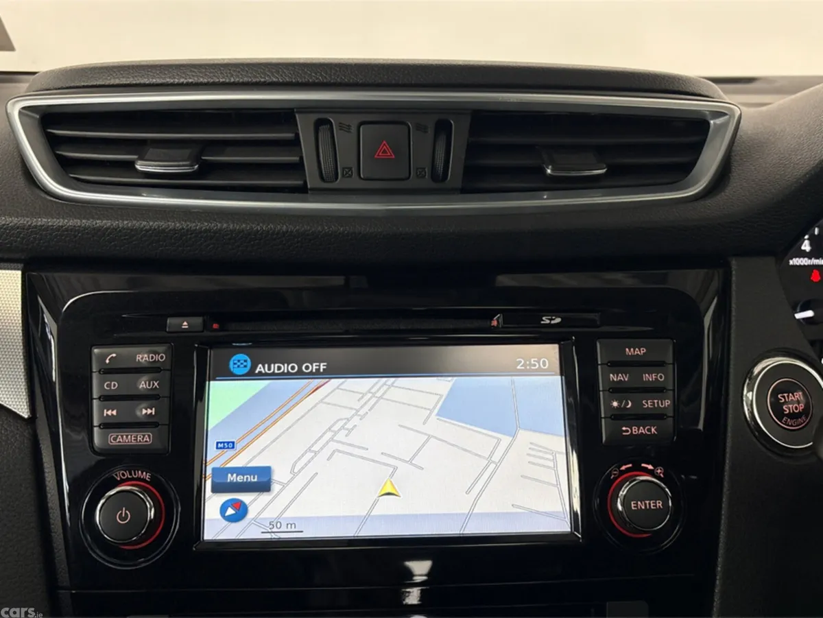 Nissan Qashqai MPV, Petrol, 2018, Red