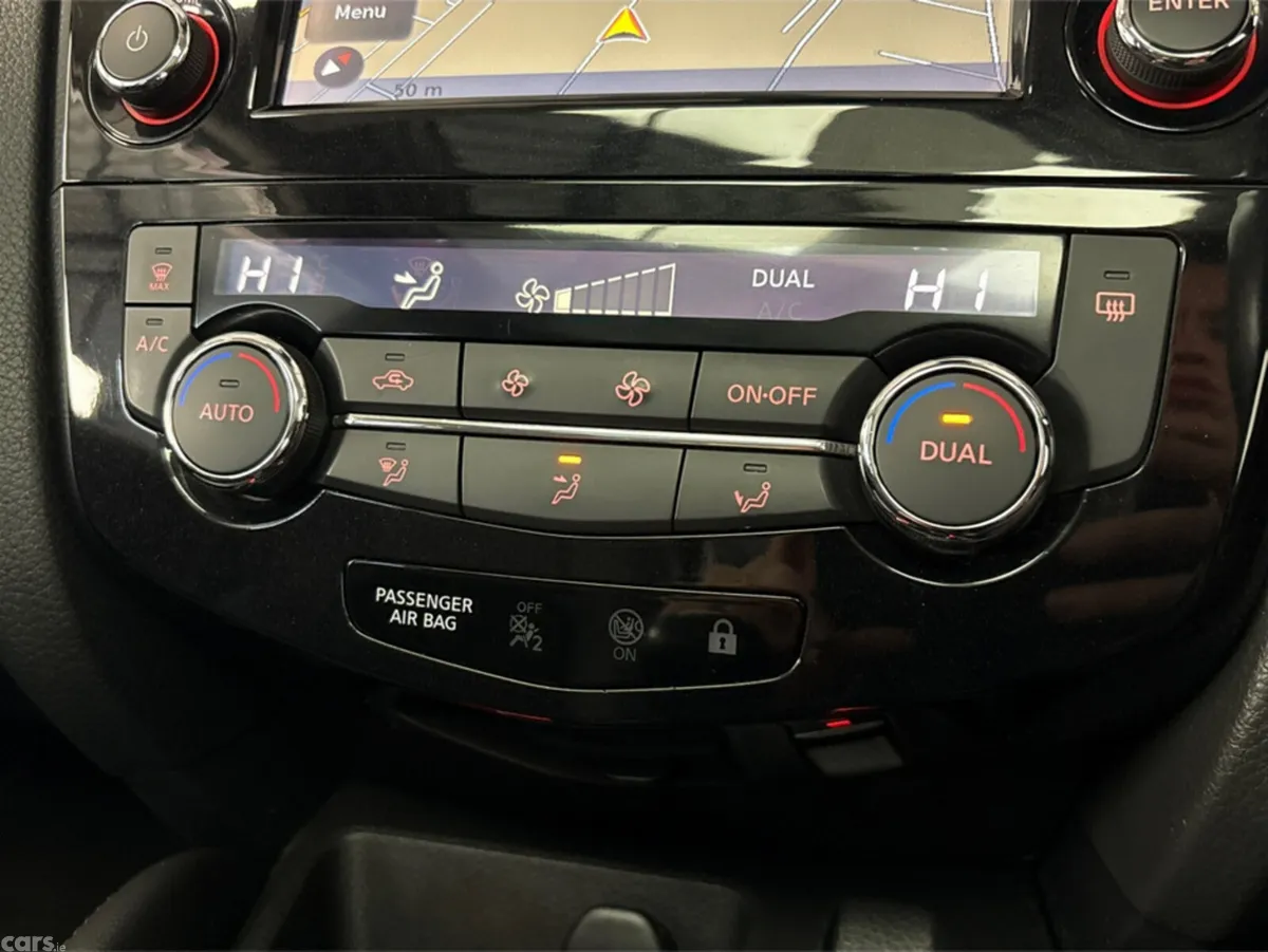 Nissan Qashqai MPV, Petrol, 2018, Red