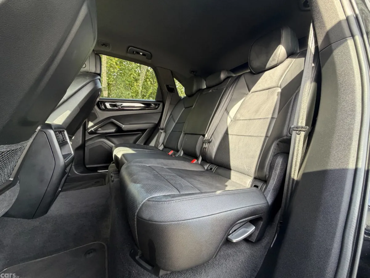 Porsche Cayenne Estate, Petrol Plug-in Hybrid, 2020, Black