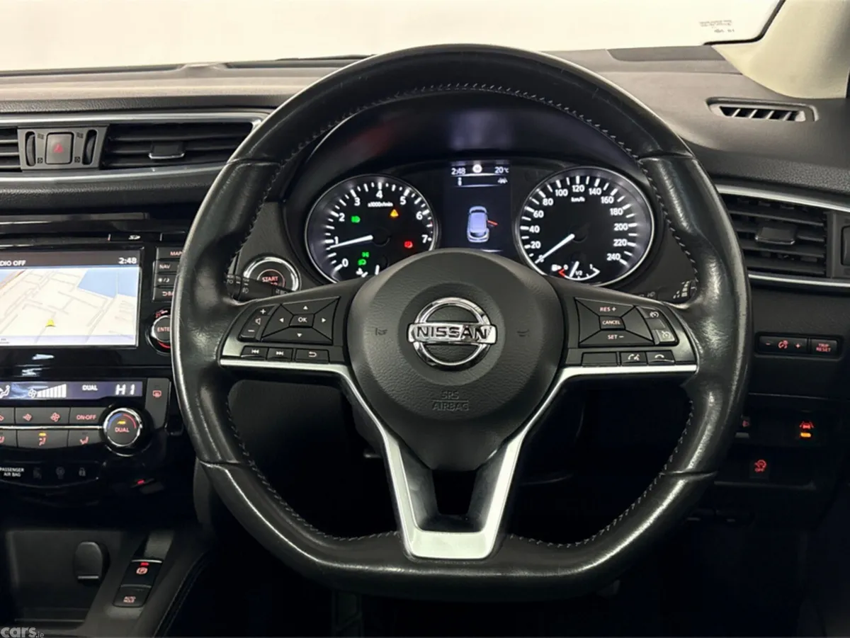 Nissan Qashqai MPV, Petrol, 2018, Red