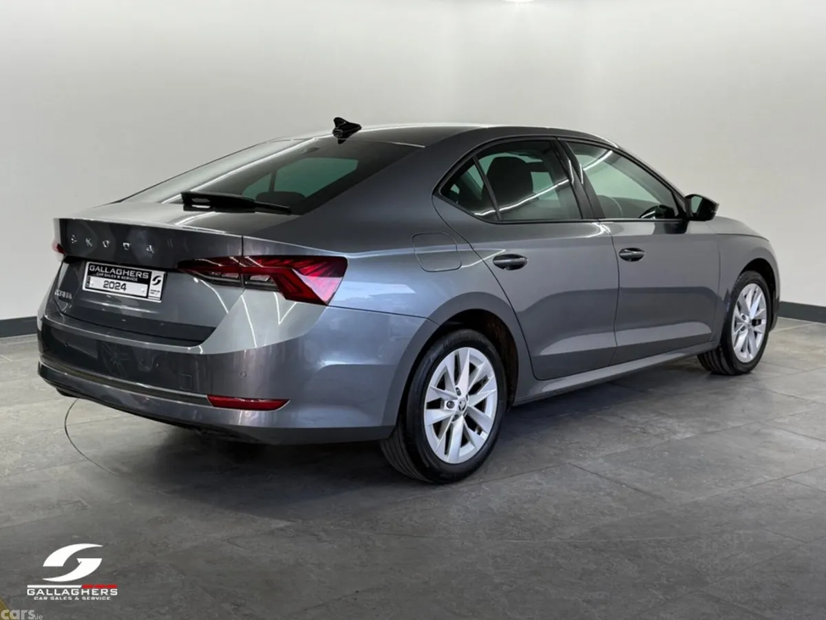 Skoda Octavia Hatchback, Diesel, 2024, Grey
