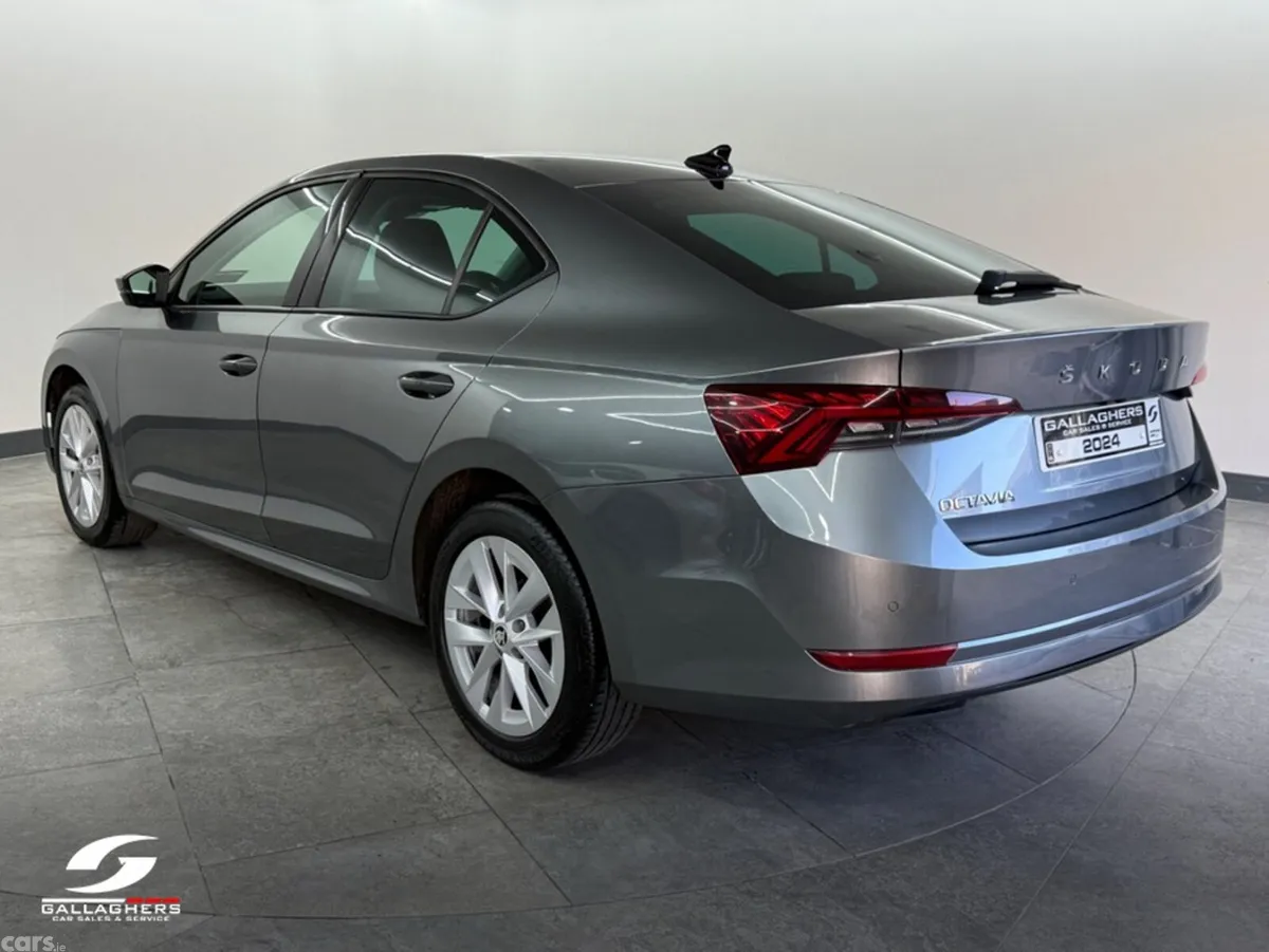 Skoda Octavia Hatchback, Diesel, 2024, Grey
