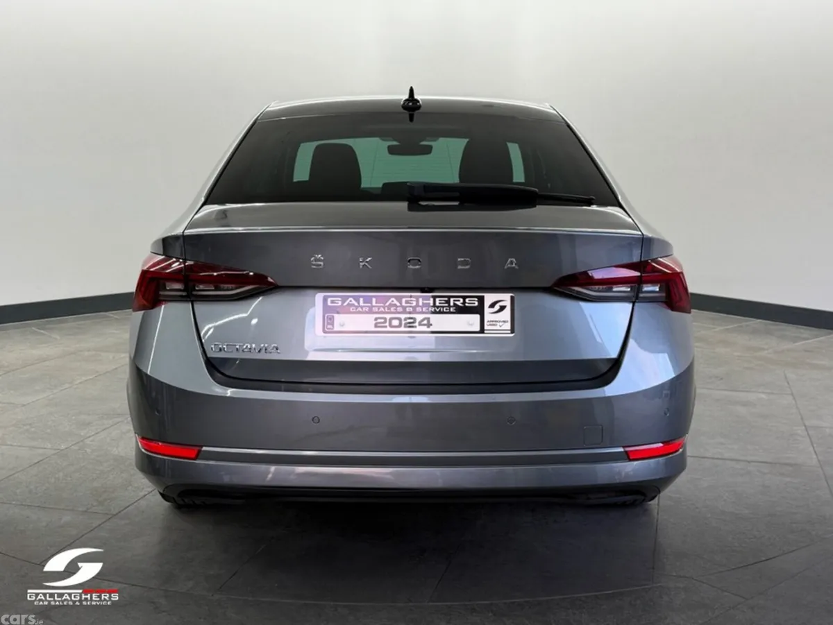 Skoda Octavia Hatchback, Diesel, 2024, Grey