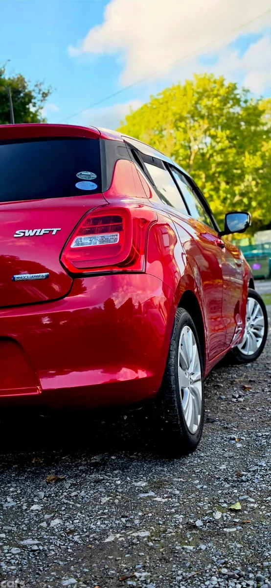 Suzuki Swift Hatchback, Petrol, 2017, Red