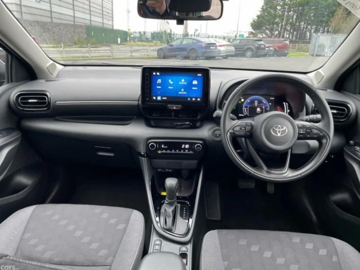Toyota Yaris Hatchback, Petrol Hybrid, 2026, Green