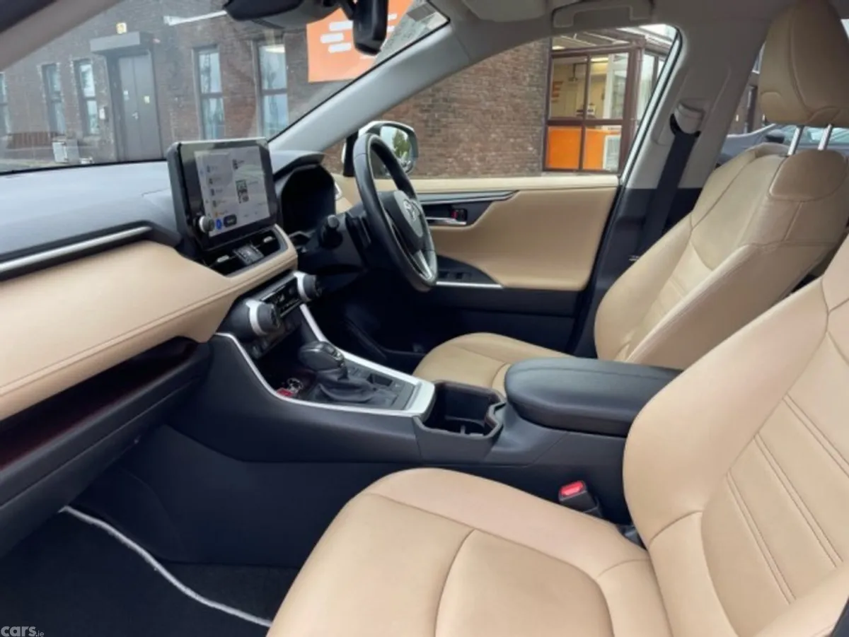 Toyota RAV4 SUV, Petrol Hybrid, 2023, White