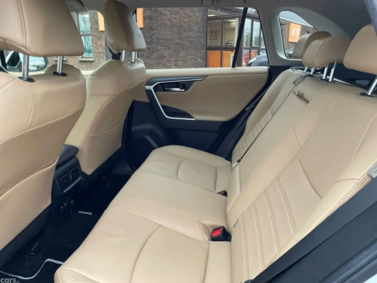 Toyota RAV4 SUV, Petrol Hybrid, 2023, White