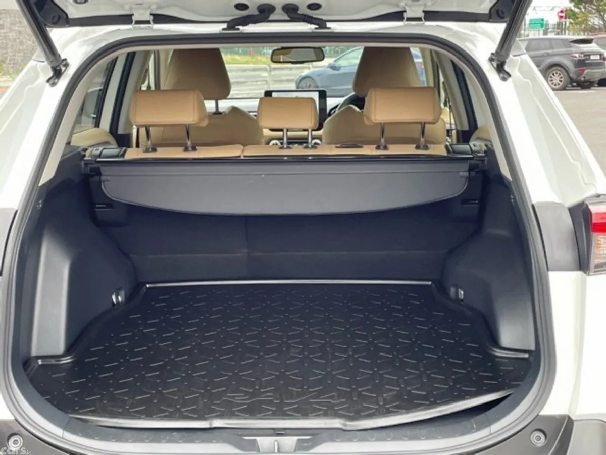 Toyota RAV4 SUV, Petrol Hybrid, 2023, White