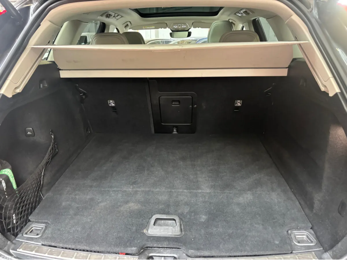 Volvo XC60 SUV, Petrol Plug-in Hybrid, 2023, Grey