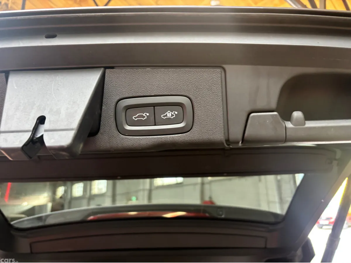 Volvo XC60 SUV, Petrol Plug-in Hybrid, 2023, Grey