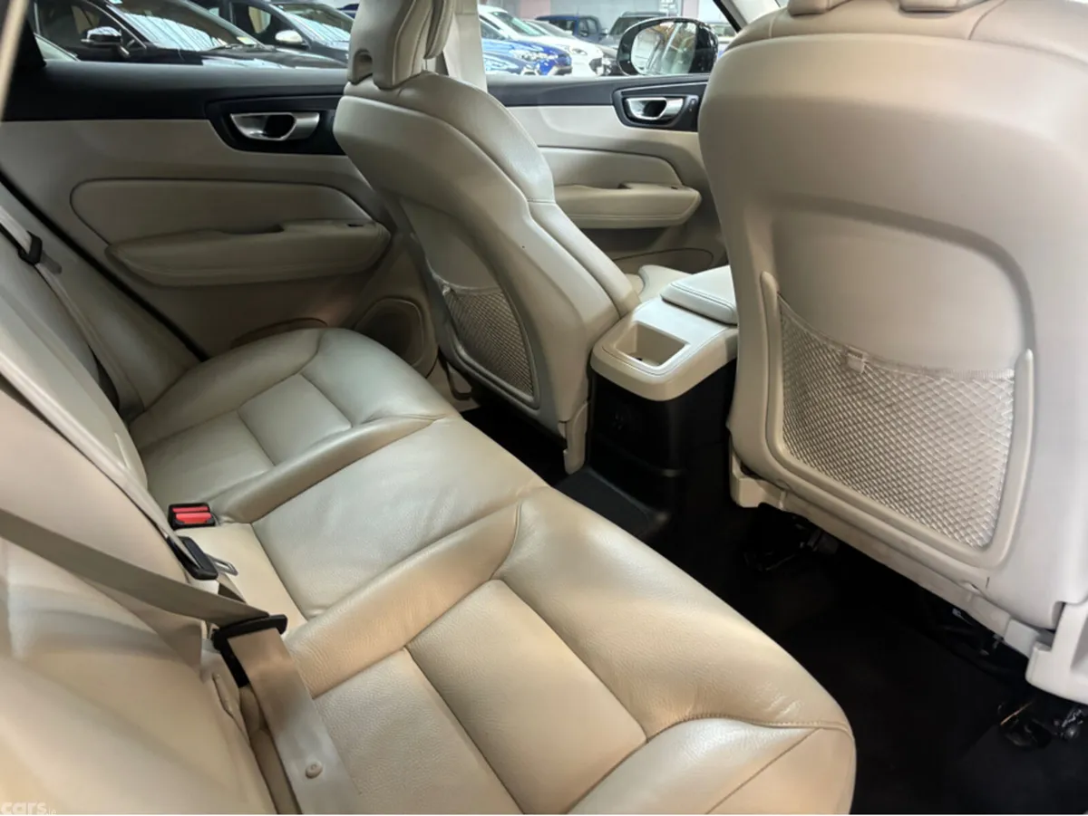 Volvo XC60 SUV, Petrol Plug-in Hybrid, 2023, Grey