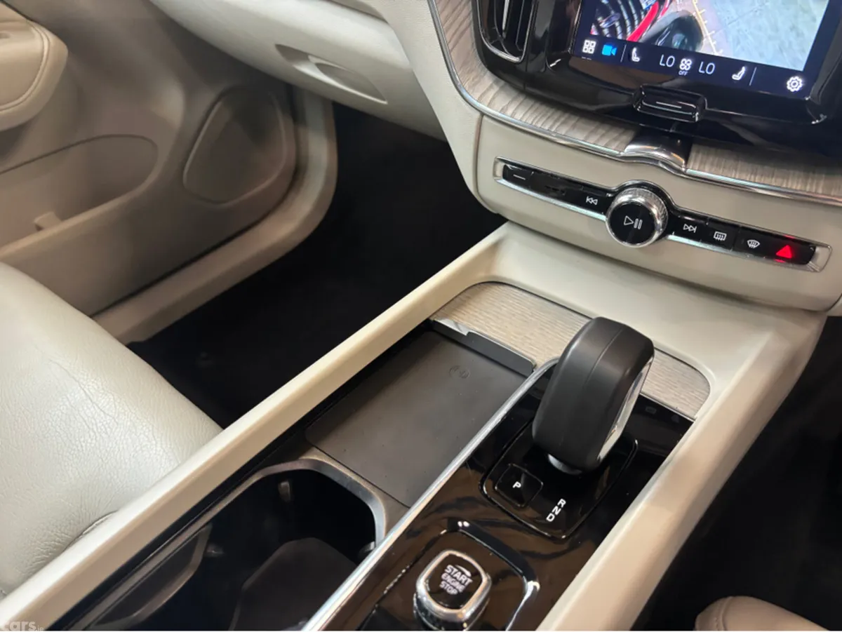 Volvo XC60 SUV, Petrol Plug-in Hybrid, 2023, Grey