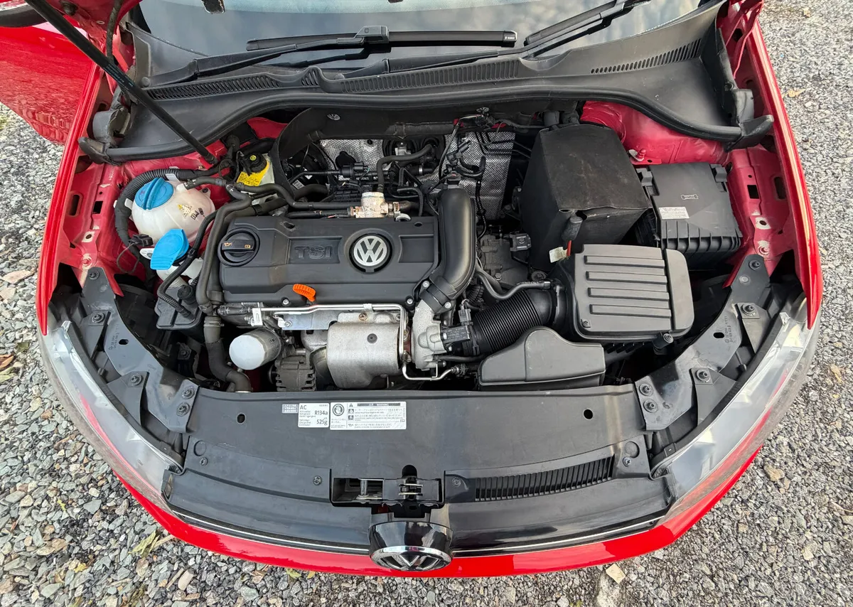 Volkswagen Golf Hatchback, Petrol, 2011, Red