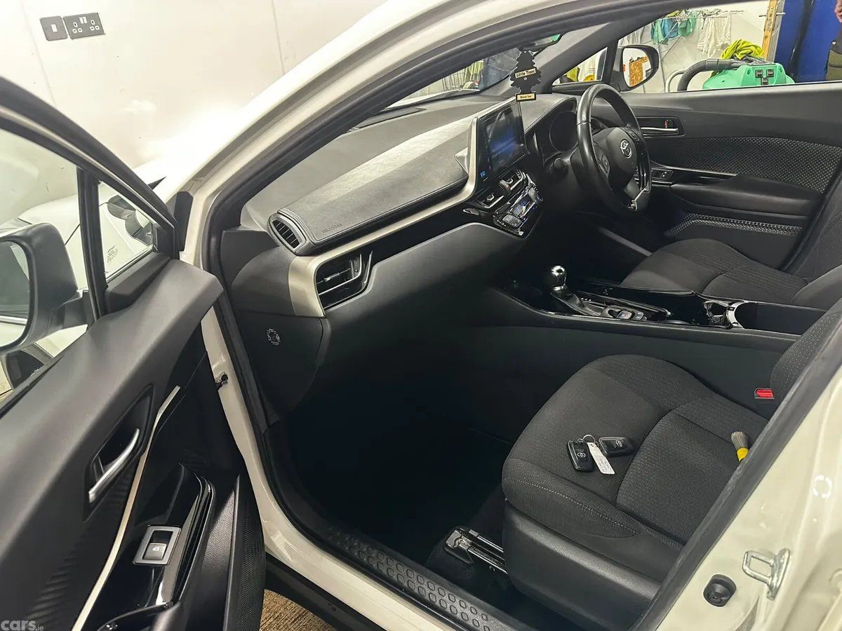 Toyota C-HR Hatchback, Petrol Hybrid, 2019, White
