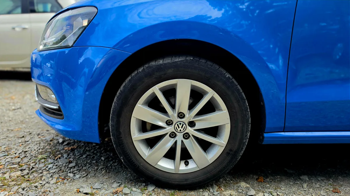 Volkswagen Polo Hatchback, Petrol, 2015, Blue