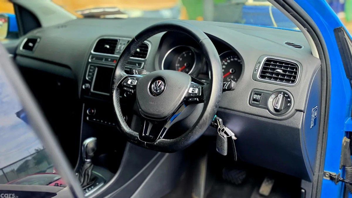 Volkswagen Polo Hatchback, Petrol, 2015, Blue