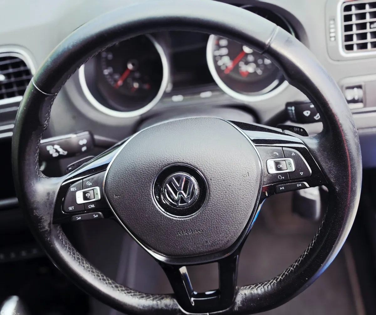 Volkswagen Polo Hatchback, Petrol, 2015, Blue