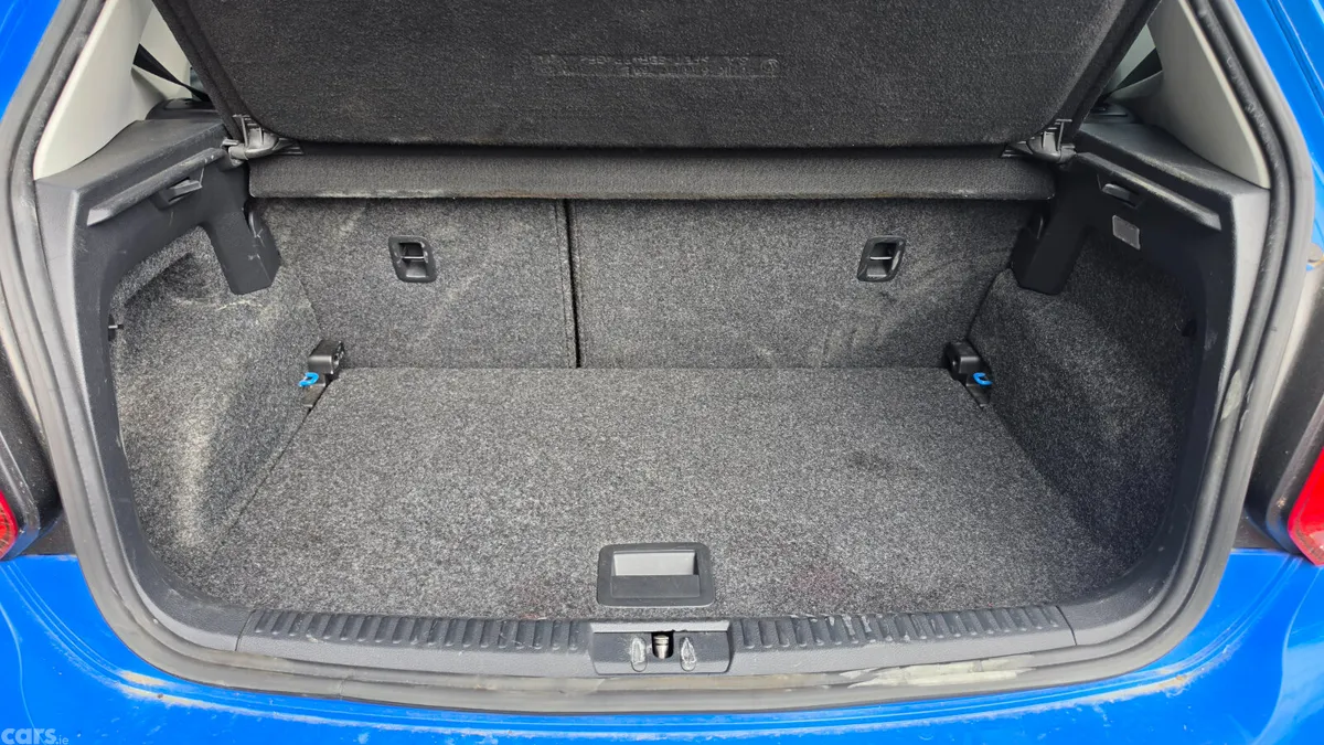 Volkswagen Polo Hatchback, Petrol, 2015, Blue