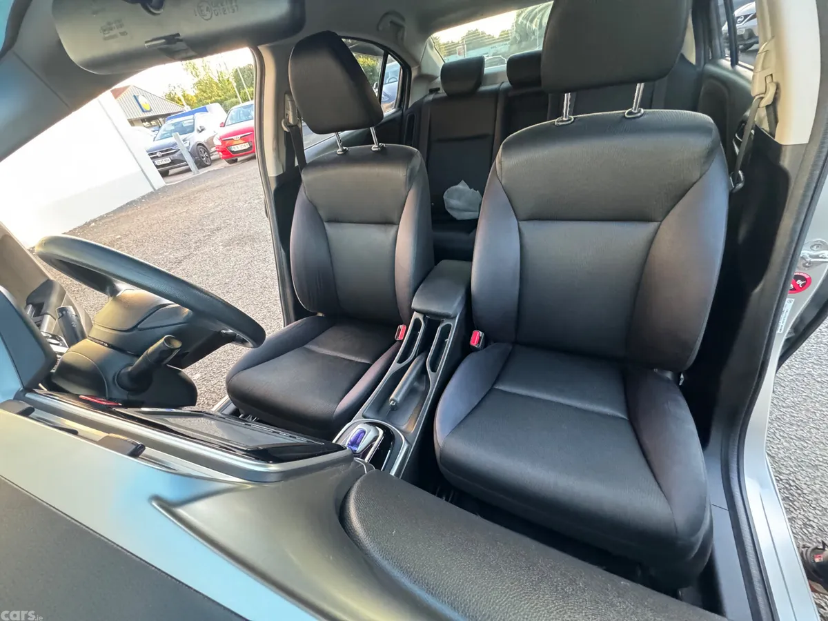 Honda Grace Saloon, Petrol Hybrid, 2015, Silver