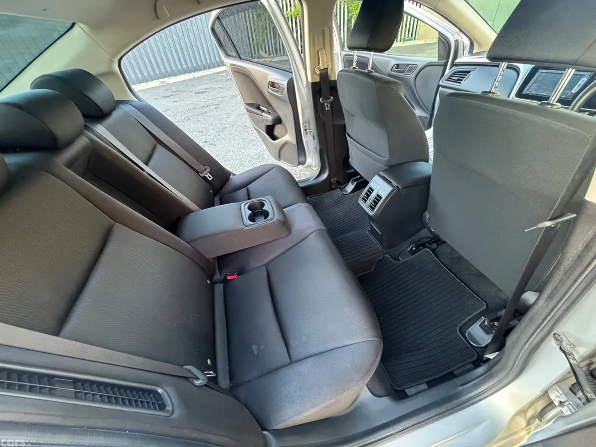 Honda Grace Saloon, Petrol Hybrid, 2015, Silver
