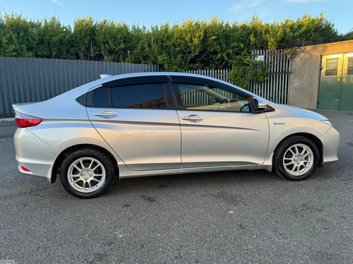 Honda Grace Saloon, Petrol Hybrid, 2015, Silver