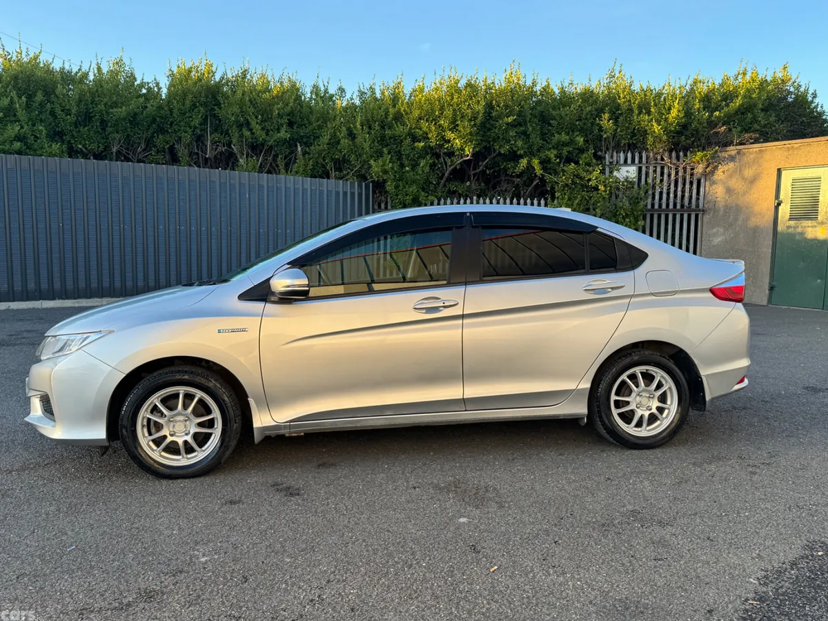 Honda Grace Saloon, Petrol Hybrid, 2015, Silver