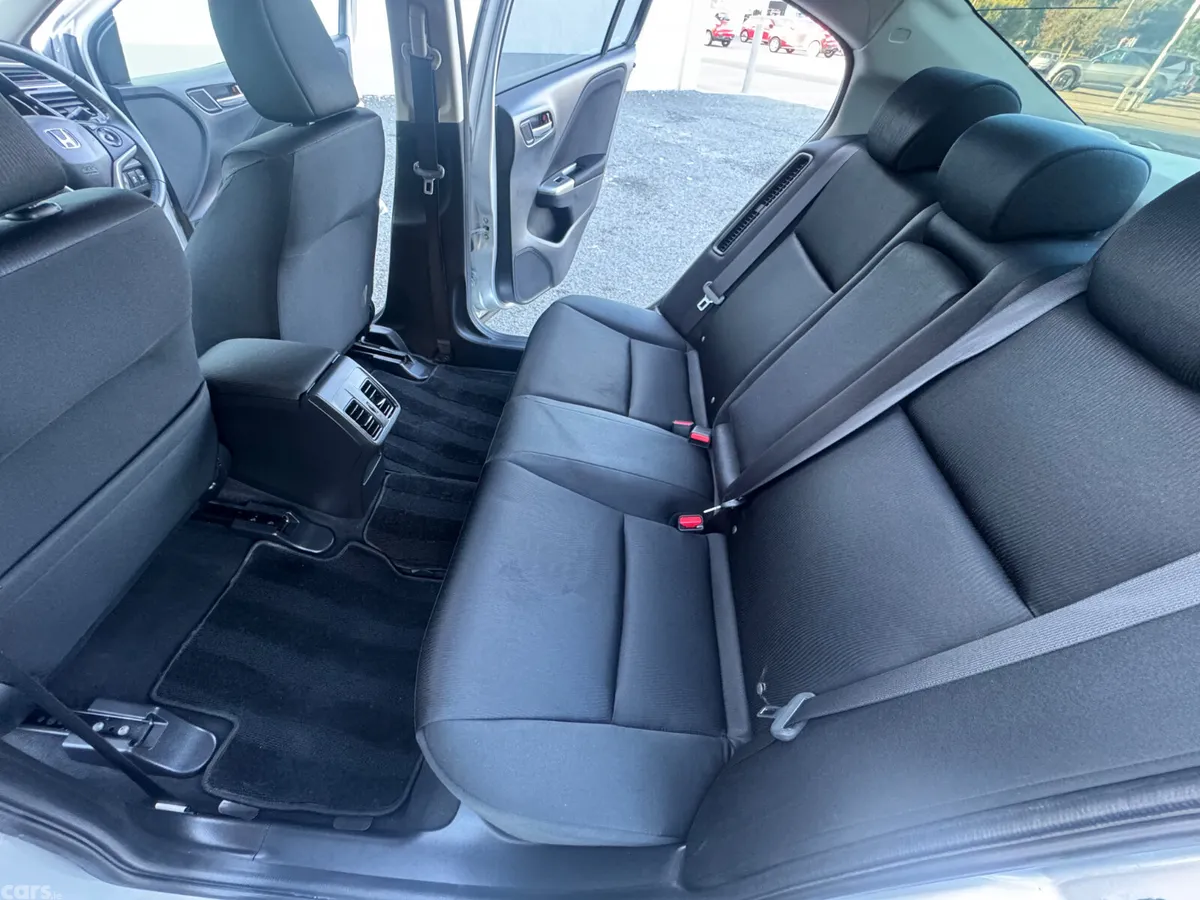 Honda Grace Saloon, Petrol Hybrid, 2015, Silver