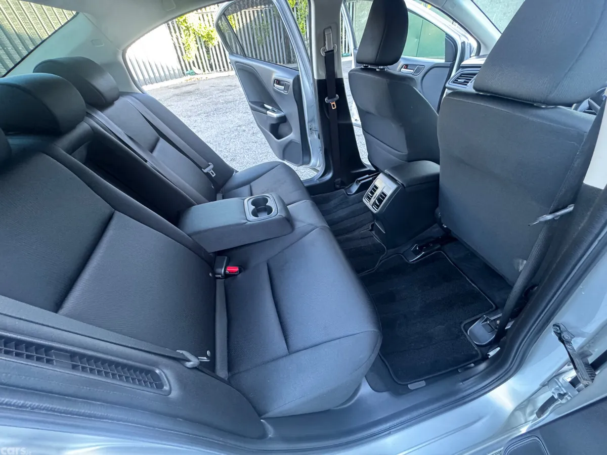 Honda Grace Saloon, Petrol Hybrid, 2015, Silver