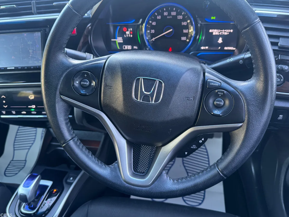 Honda Grace Saloon, Petrol Hybrid, 2015, Silver