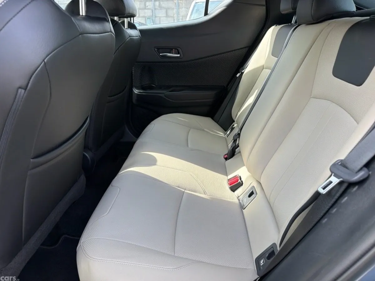 Toyota C-HR SUV, Petrol Hybrid, 2023, Grey