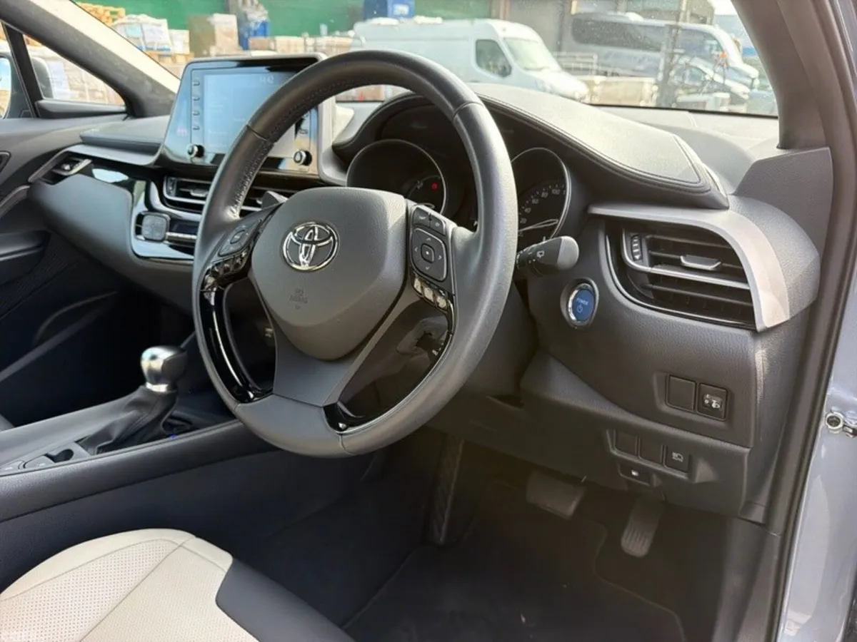 Toyota C-HR SUV, Petrol Hybrid, 2023, Grey