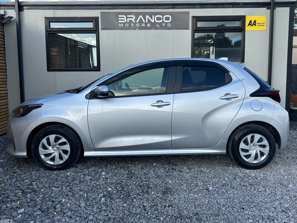 Toyota Yaris Hatchback, Petrol Hybrid, 2021, Silver