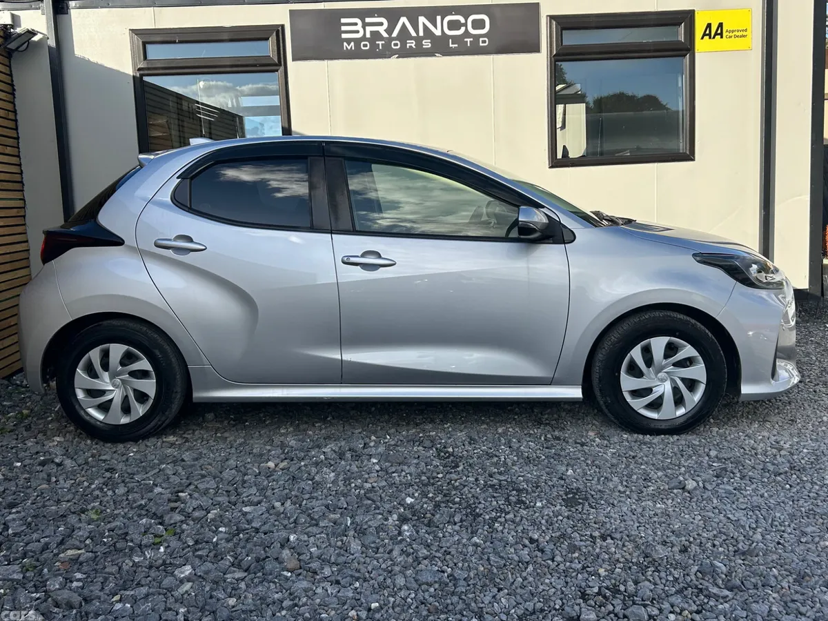 Toyota Yaris Hatchback, Petrol Hybrid, 2021, Silver